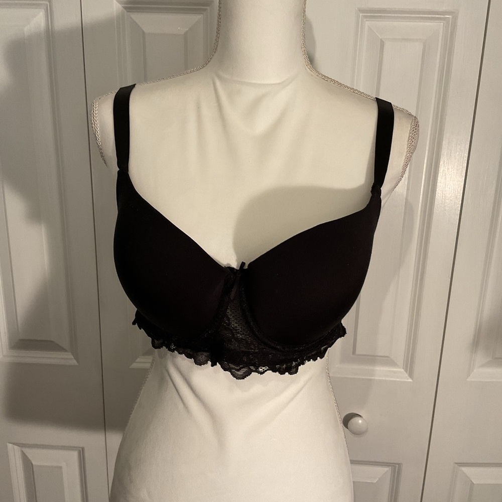 Classic Black Full-Coverage Push-up Bra with Lace